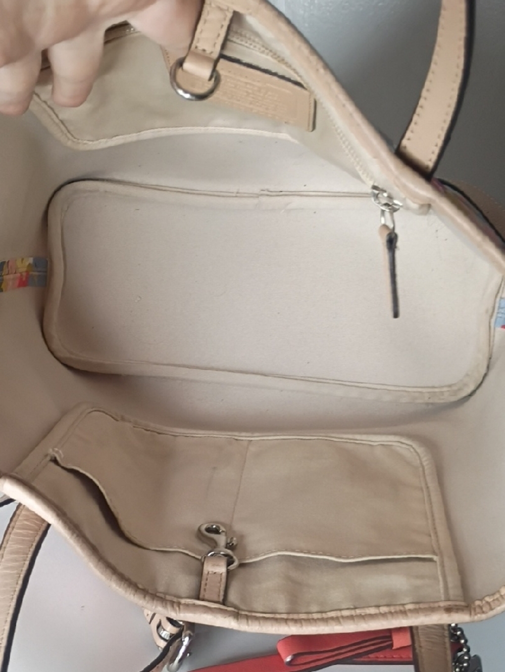 Coach Heritage Floral Print City Tote Crossbody  style number F28908. - Picture 8 of 11